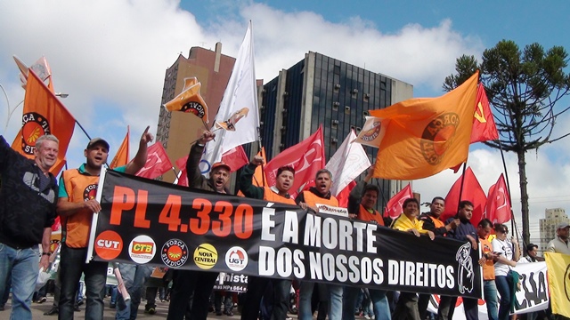Trabalhadores protestam contra terceirização, MPs do mal e por mais democracia no Paraná