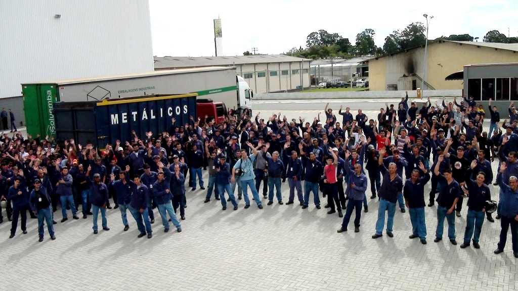 Metalúrgicos da Magna Cosma demonstram mobilização em busca do acordo salarial