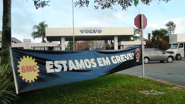 Metalúrgicos da Volvo completam 14 dias em greve