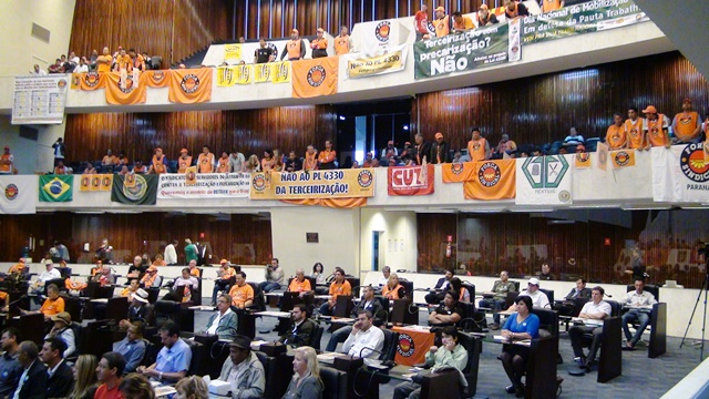 Deputados Estaduais do Paraná aprovam moção contra projeto que acaba com direitos trabalhistas