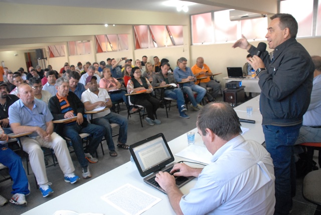 Diretoria dos metalúrgicos de Curitiba debate plano de trabalho