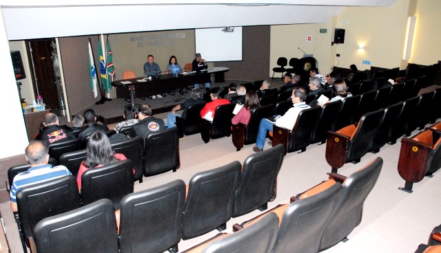 Força-PR, MPT e outras entidades debatem ações contra o uso do amianto no Paraná