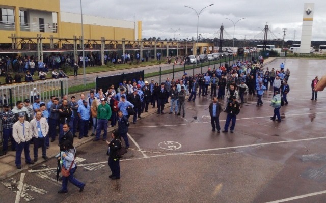 Metalúrgicos da Grande Curitiba aprovam participação nos protestos do próximo dia 28 de janeiro