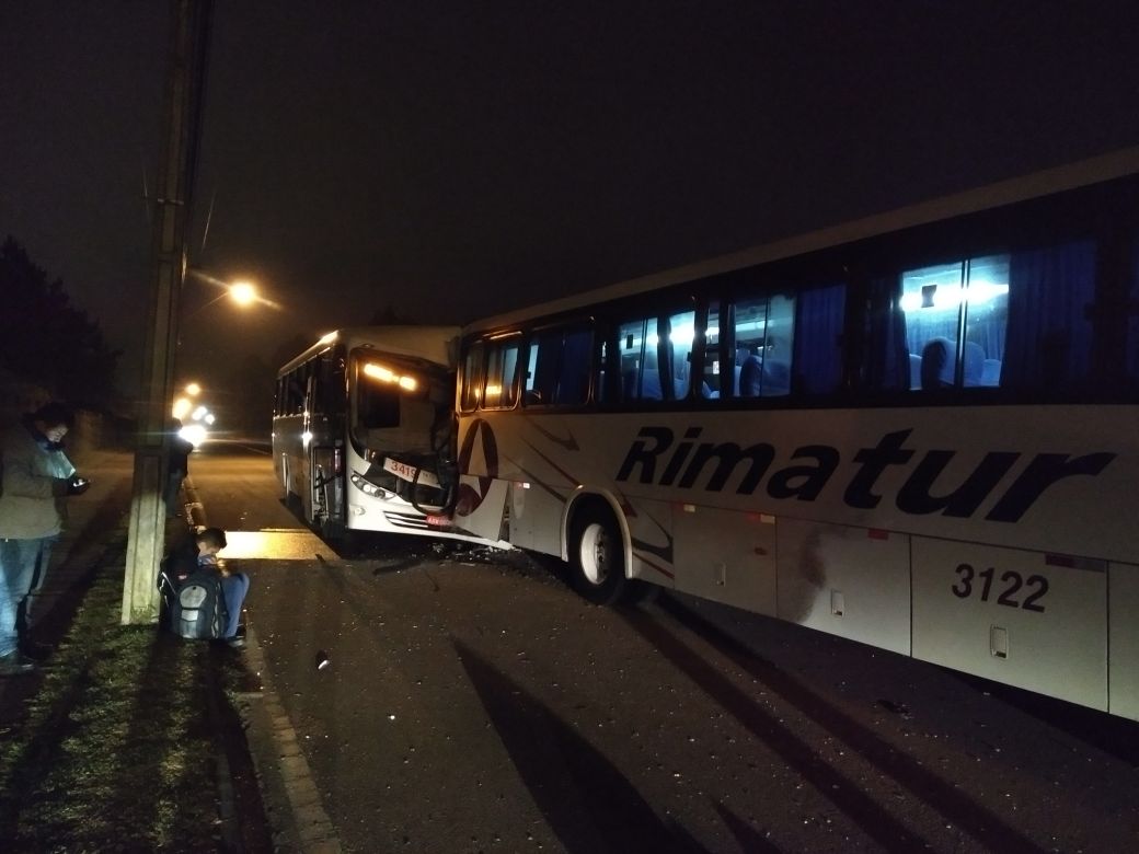 Acidente de ônibus na Renault deixa 19 trabalhadores feridos