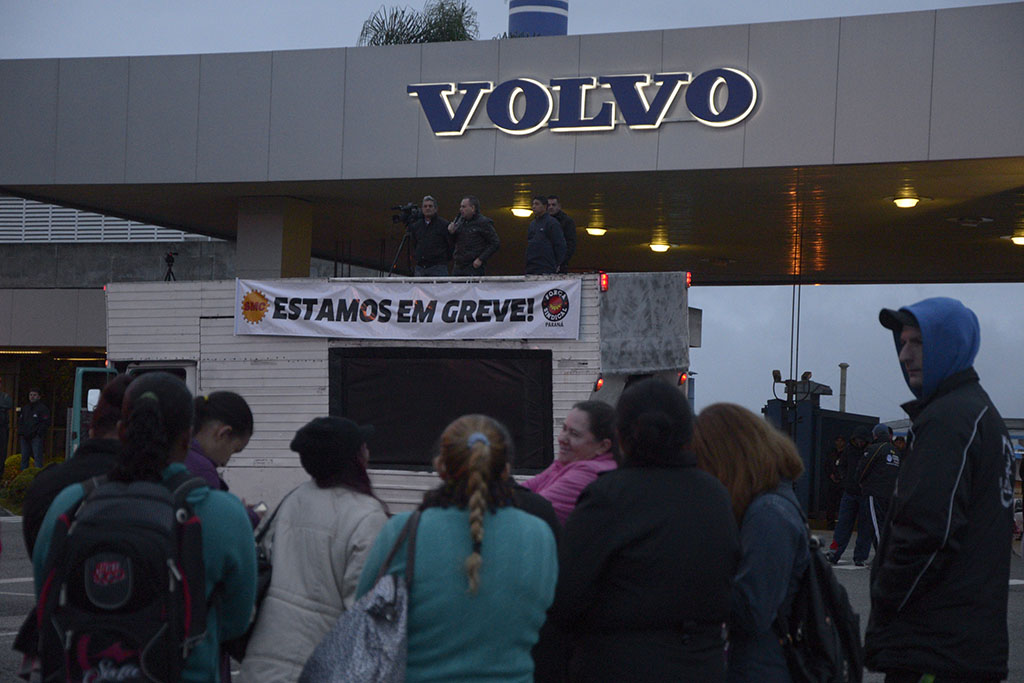 Depois de proposta ser reprovada, Volvo tenta impor voto de terceirizados e administrativos