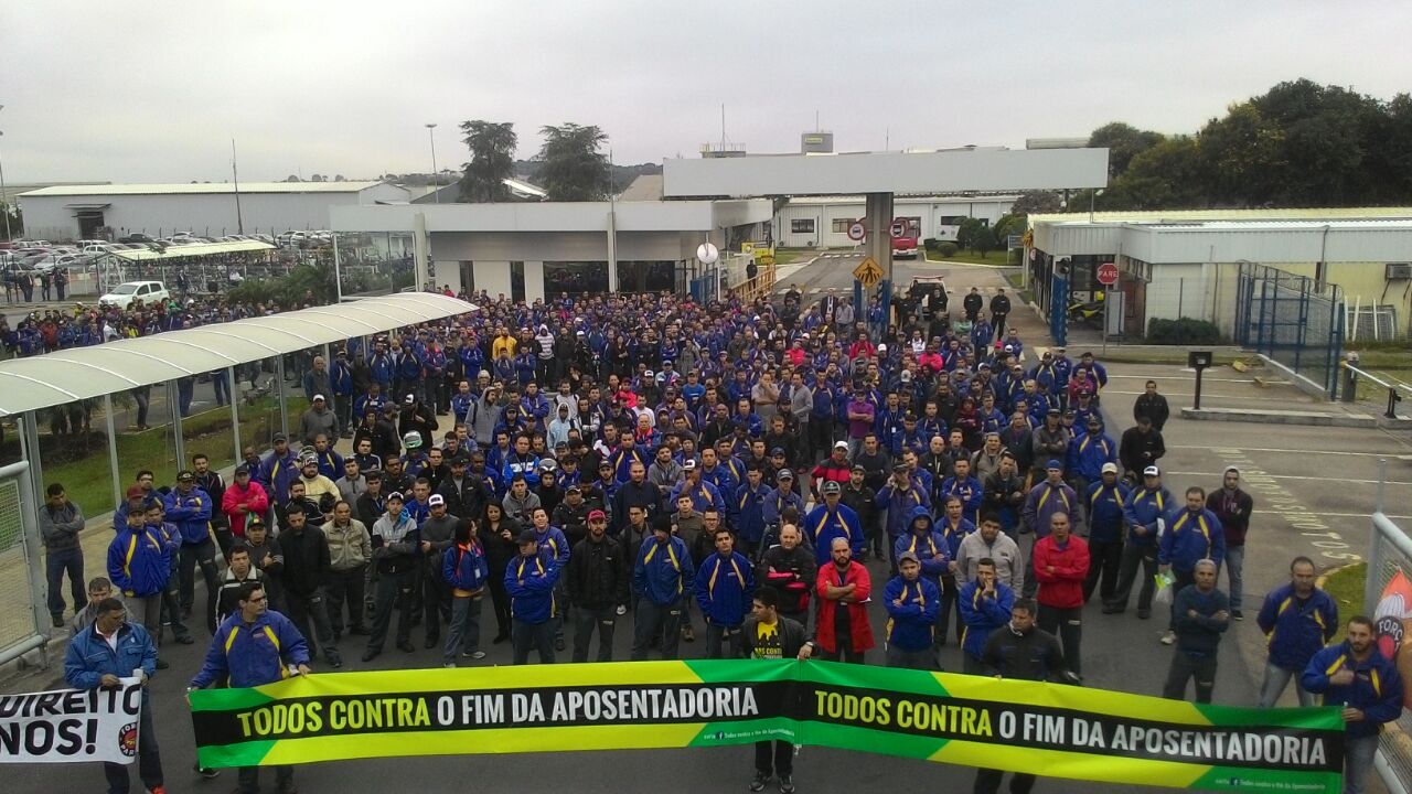 Metalúrgicos da Grande Curitiba convocam trabalhadores e a população para a paralisação nacional do dia 28 de abril