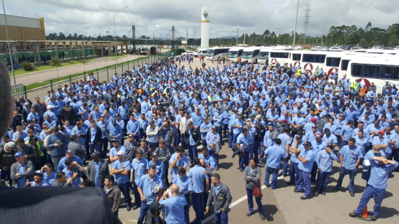 A Luta muda a Lei! Metalúrgicos da Grande Curitiba param dezenas de empresas contra o corte de direitos