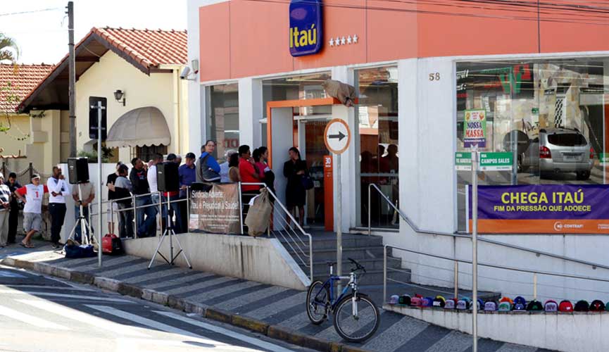 Pressão desumana mata bancário em agência do Itaú