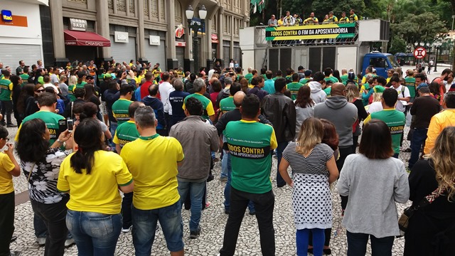 Reação! Sem tempo a perder,  Curitiba protesta contra a sanção da terceirização!