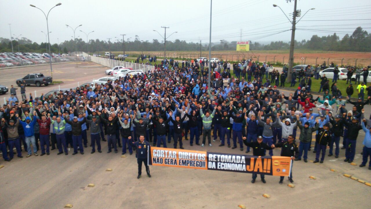 Milhares de trabalhadores do Paraná participam de protesto nacional em defesa dos direitos e empregos