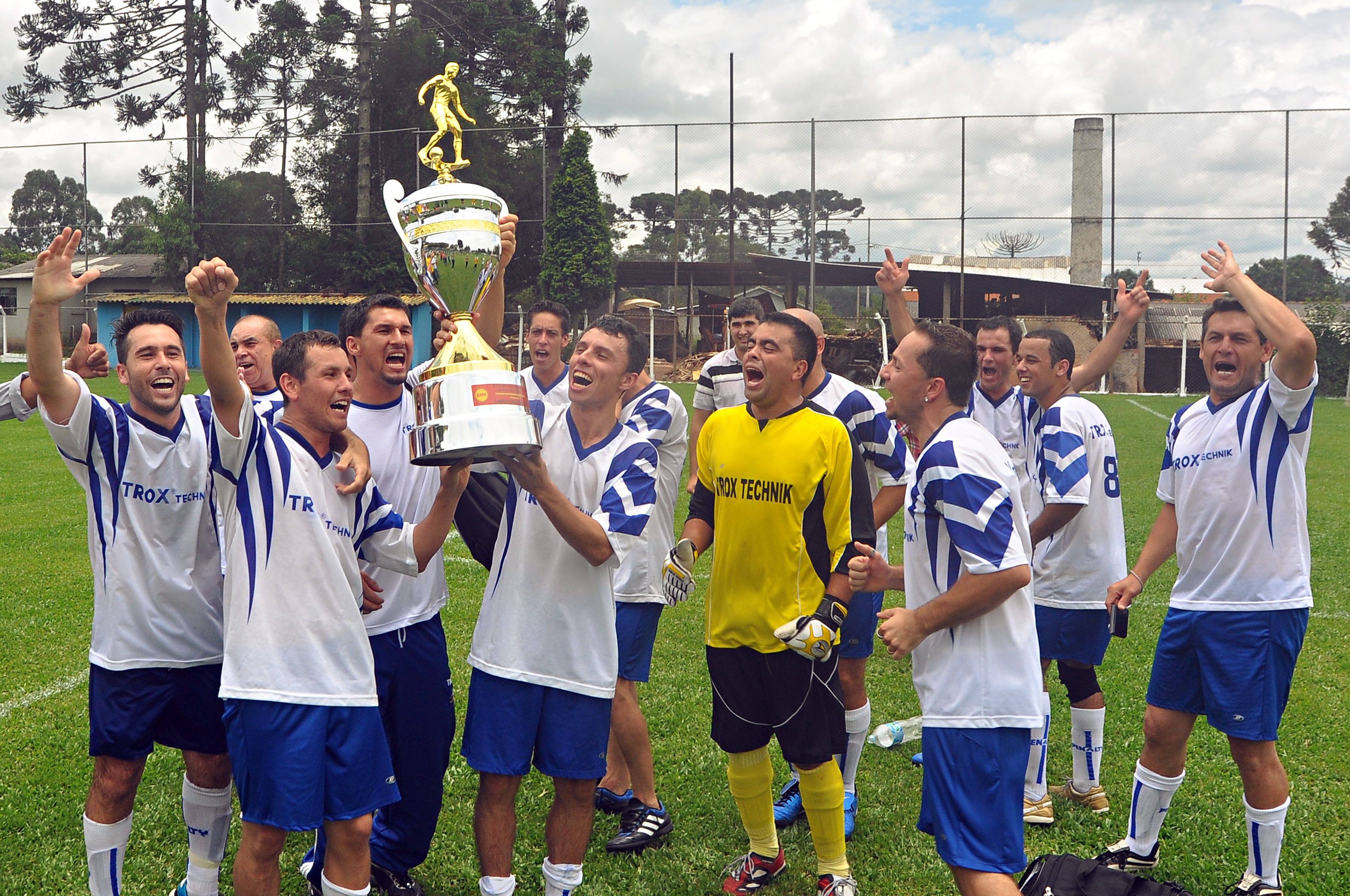 Trox levanta o caneco do Torneio dos Campeões