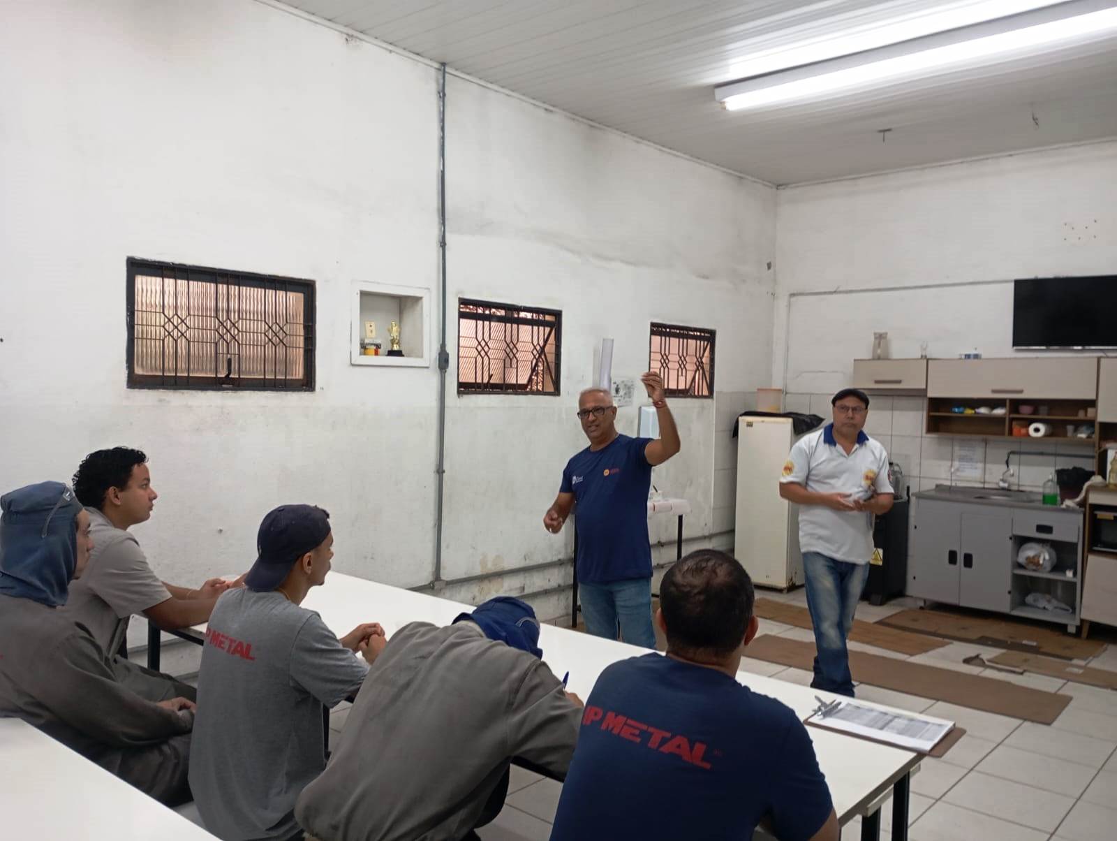 METALÚRGICOS DA IP METAL APROVAM ACORDO COM VALE-MERCADO DE R$ 900,00 