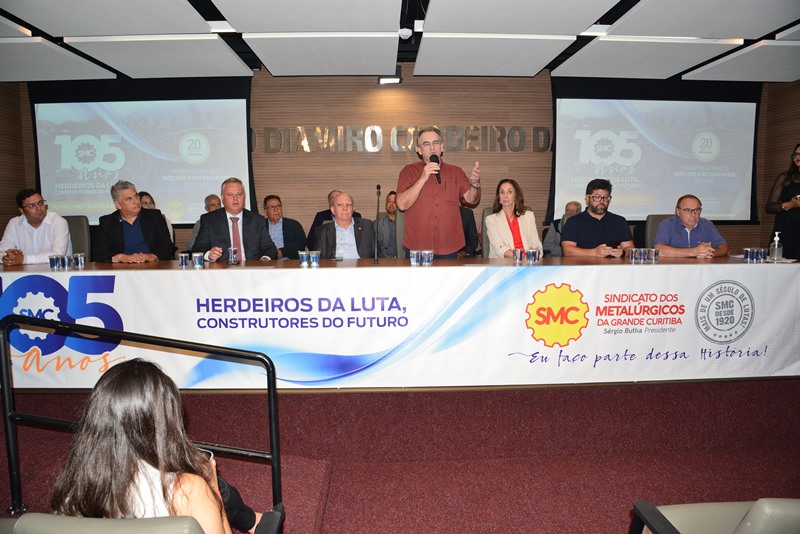 O presidente do SMC, Sérgio Butka, destaca entre as lideranças, a importância da parceria dos munícipios com os Sindicatos para avançar na qualificação profissional