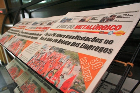 Edição nº 793 do Jornal A Voz do Metalúrgico disponível na sede do SMC