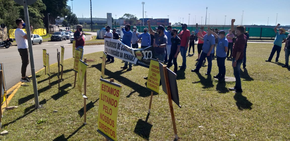 Ônibus vazios e greve dos trabalhadores da Renault chega ao 15º dia