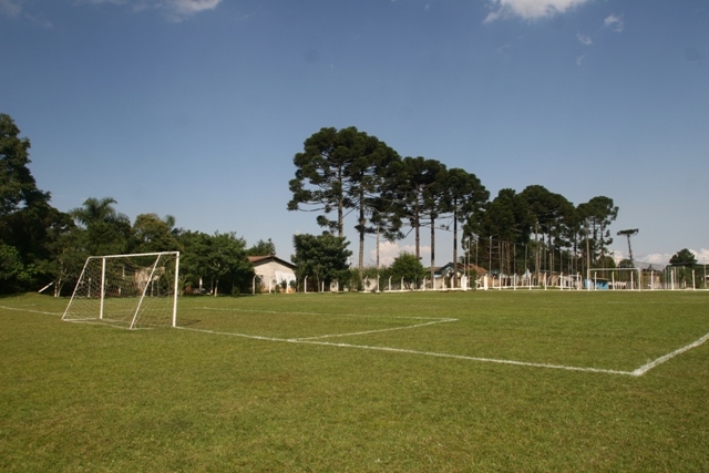 Metal Clube de Campo: Campos de futebol e quiosques reabrem a partir do dia 6 seguindo os protocolos de segurança