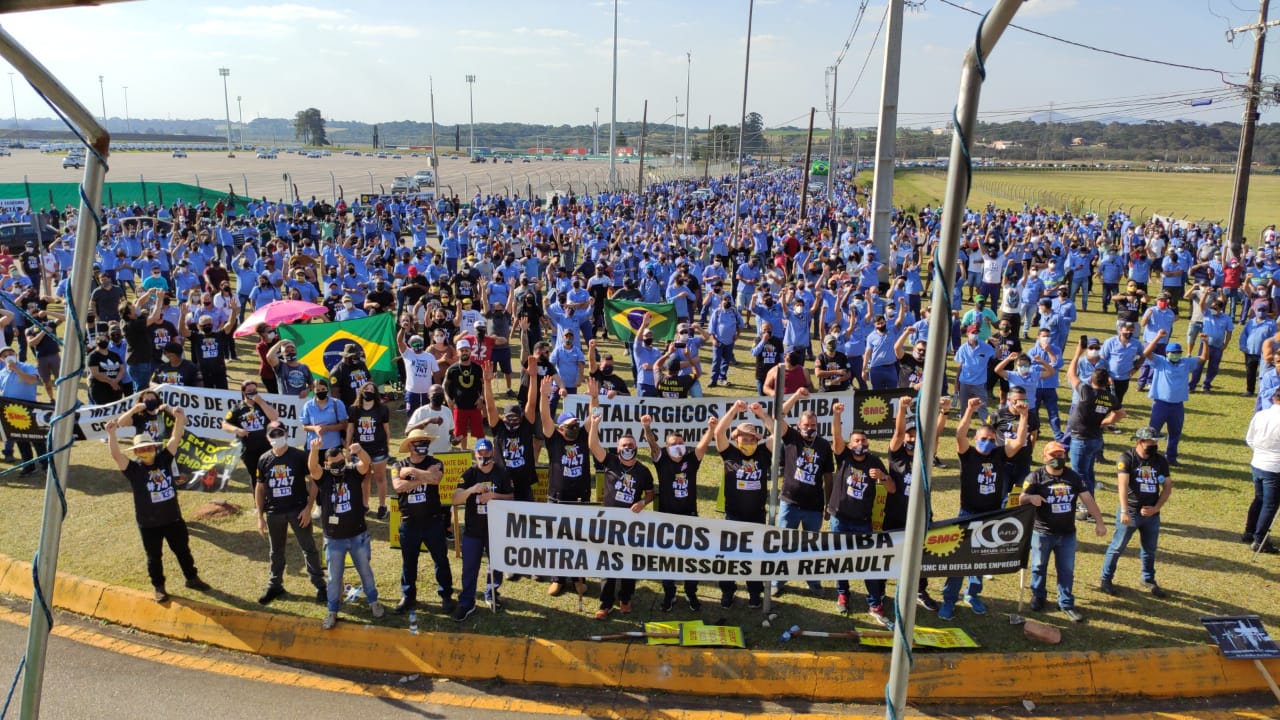 METALÚRGICOS DE CURITIBA APROVAM PROPOSTA DE MANUTENÇÃO DE EMPREGOS E TRABALHADORES DA RENAULT SÃO READMITIDOS