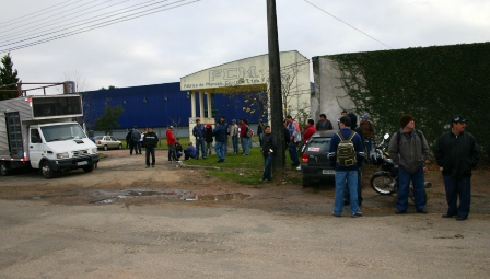 FCM não dá retorno aos trabalhadores e desencadeia greve