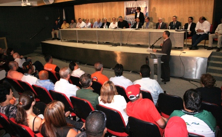 Membros do Comitê em Defesa do Trabalho e Emprego são empossados no Palácio das Araucárias