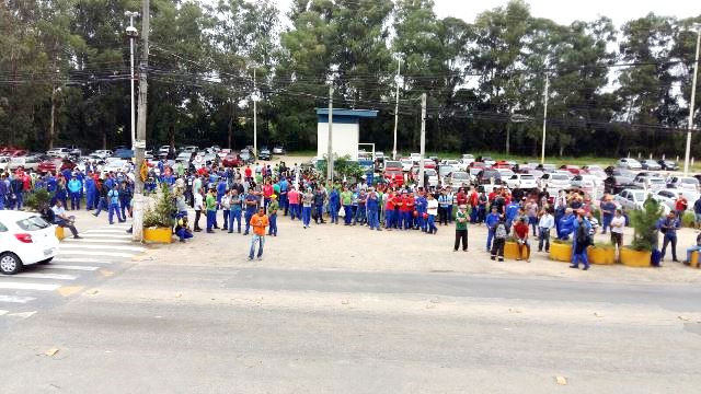 Parou! Brafer não aplica reajuste salarial de 2015 e metalúrgicos entram em protesto
