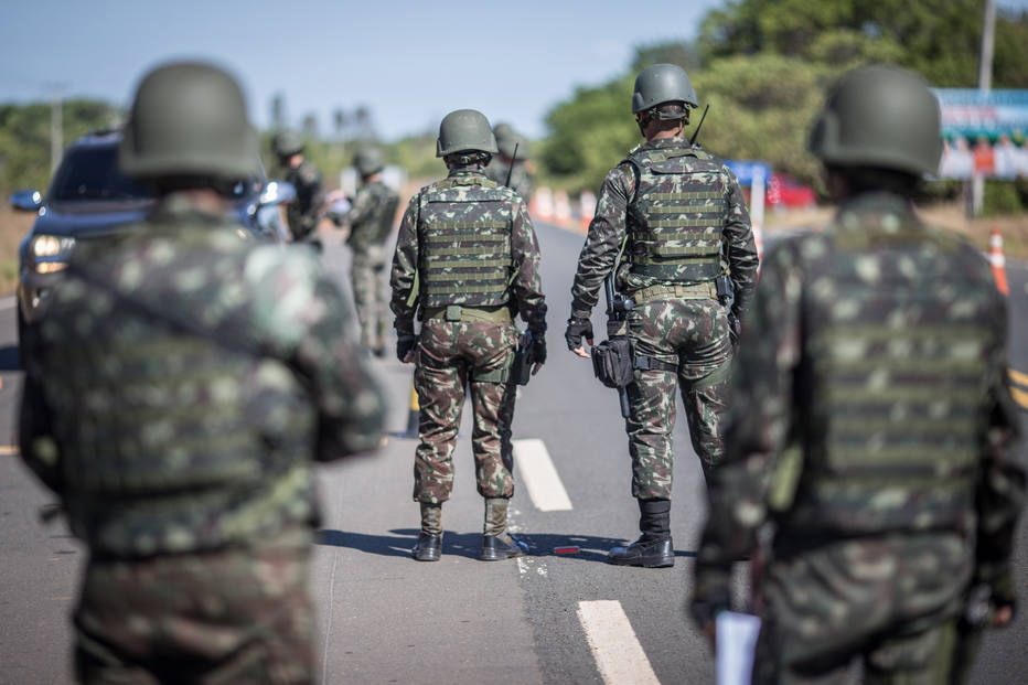 Reajuste de salários trava envio de projeto de aposentadoria de militares