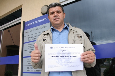 Eleito, diretor do SMC recebe diploma de vereador