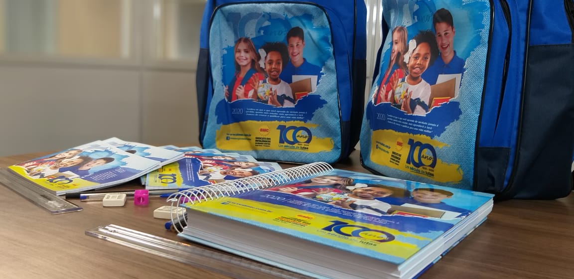 JÁ COMEÇOU A ENTREGA DO KIT ESCOLAR DO SMC