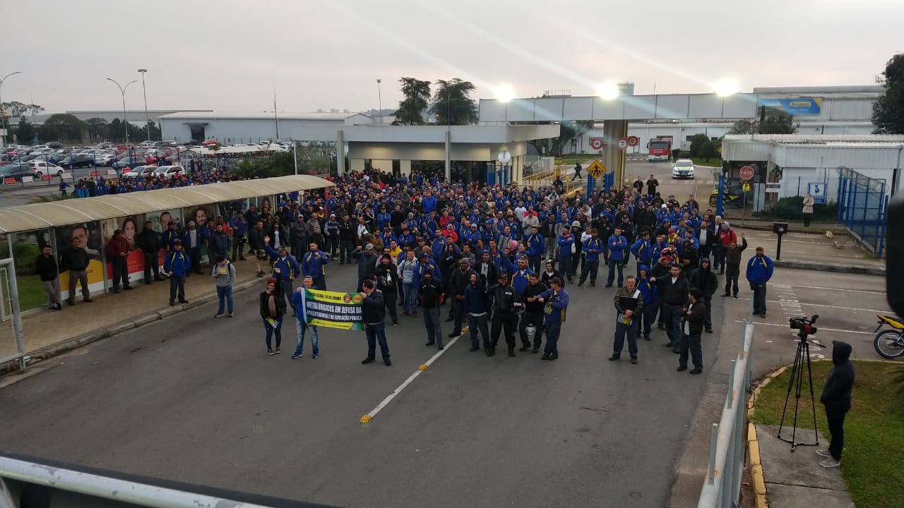 SINDICATO MOBILIZA METALÚRGICOS DA CNH PARA GREVE GERAL DO DIA 14