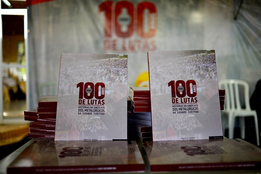 METALÚRGICOS DA GRANDE CURITIBA LANÇAM LIVRO DOS 100 ANOS DE HISTÓRIA