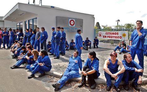 Ultimato|Trabalhadores da Brandl e PK votam hoje prazo legal de 48h para greve