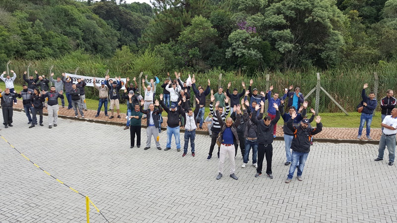 Metalúrgicos da A1 suspendem greve após 4 dias de paralisação