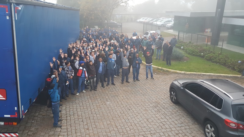Metalúrgicos da Aethra Rui Barbosa rejeitam parcelamento do acordo e entram em greve