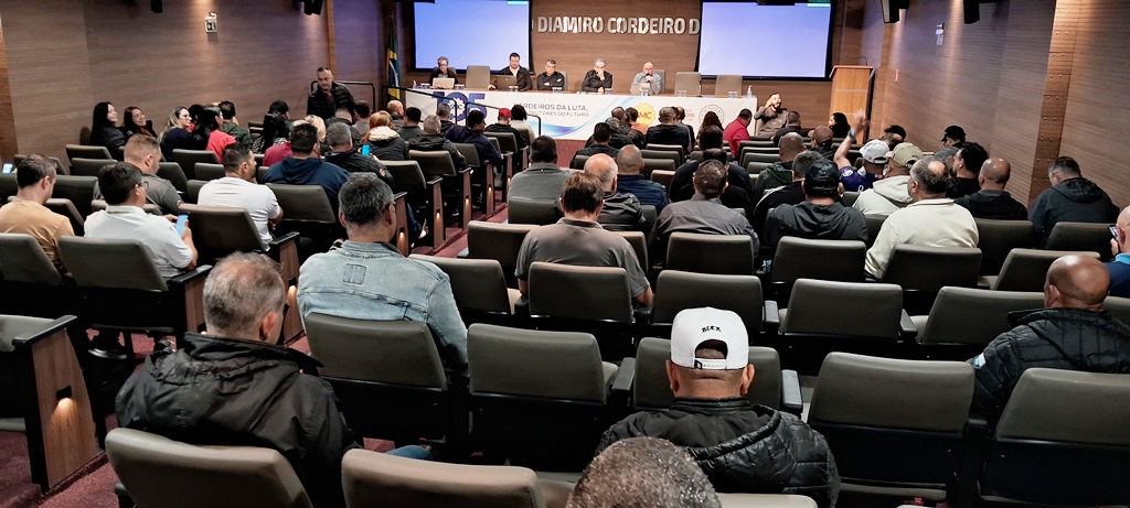 Reunião da diretoria plena do SMC debate plano de ação 