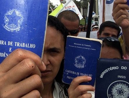 Reforma trabalhista faz trabalhador mais pobre abrir mão de direitos