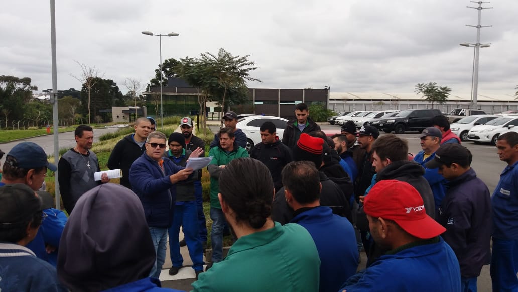 Seccional: Após três horas de protesto empresa assina acordo de PLR