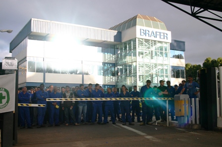 Trabalhadores da Brafer dão 48 horas para empresa apresentar proposta