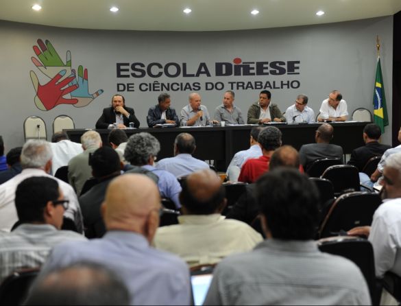 Acordo pela retomada de empregos pode unir trabalhadores e empresários