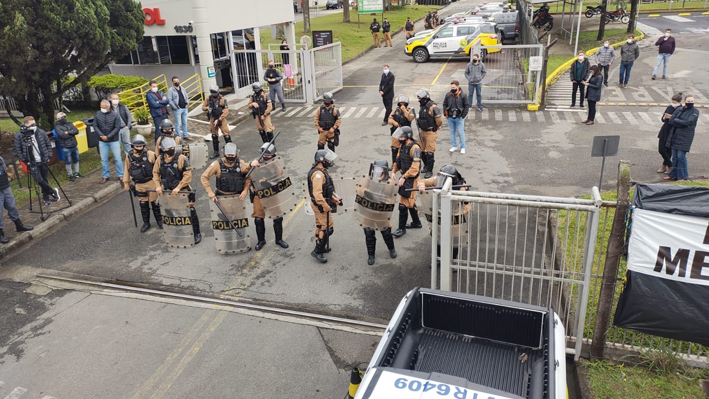 MOÇÃO DE APOIO AOS METALÚRGICOS DA GRANDE CURITIBA E DE REPÚDIO A AÇÃO  DA POLÍCIA MILITAR DO PARANA CONTRA  A LUTA DOS TRABALHADORES POR MELHORES SALÁRIOS