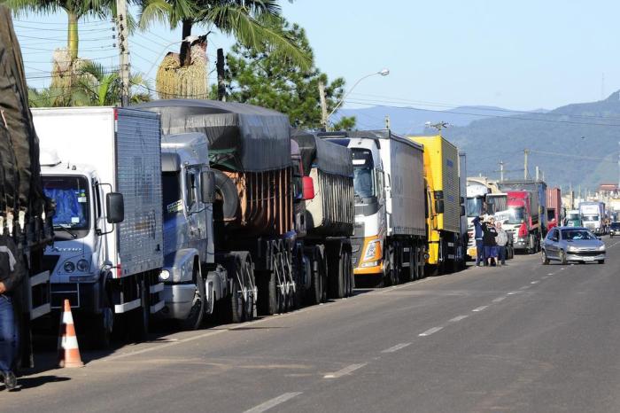 Em oito segundos, Senado aprova tabela do frete e anistia a multas de caminhoneiros