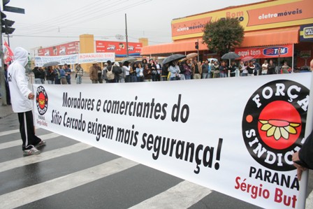 Comunidade do Sítio Cercado e Força PR fazem protesto contra a falta de segurança