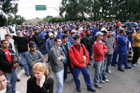 Trabalhadores dão prazo de 24h para Brafer apresentar proposta