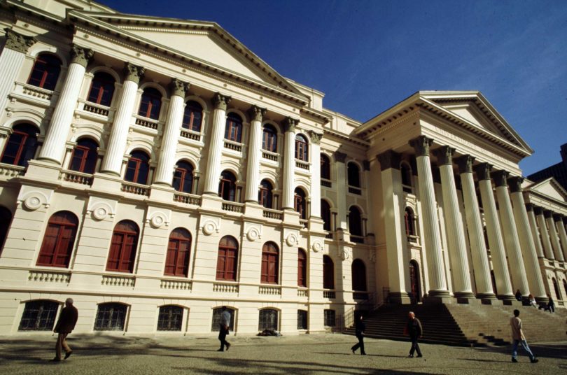 MEC corta R$ 48 milhões da UFPR e pode inviabilizar universidade