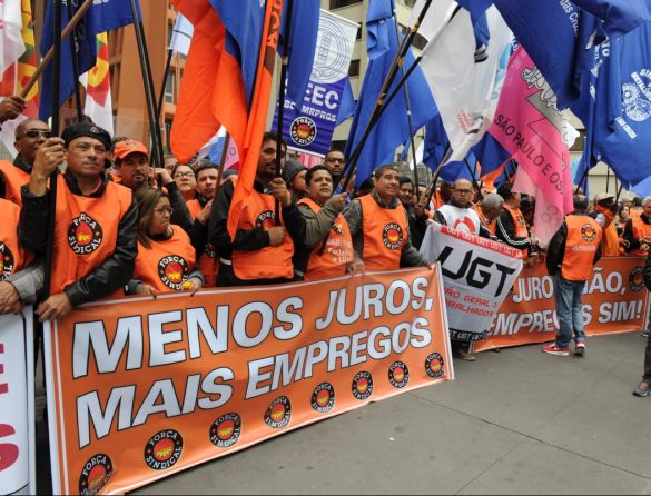 Centrais Sindicais protestam em São Paulo para forçar queda dos juros