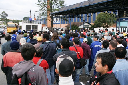 Proposta da Brafer não agrada e trabalhadores entram em greve