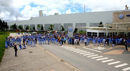 Após pressão, Volks compromete-se a pagar 1ª parcela do 13º salário em março