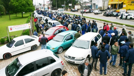 Proposta da Aethra não agrada e metalúrgicos mantêm greve