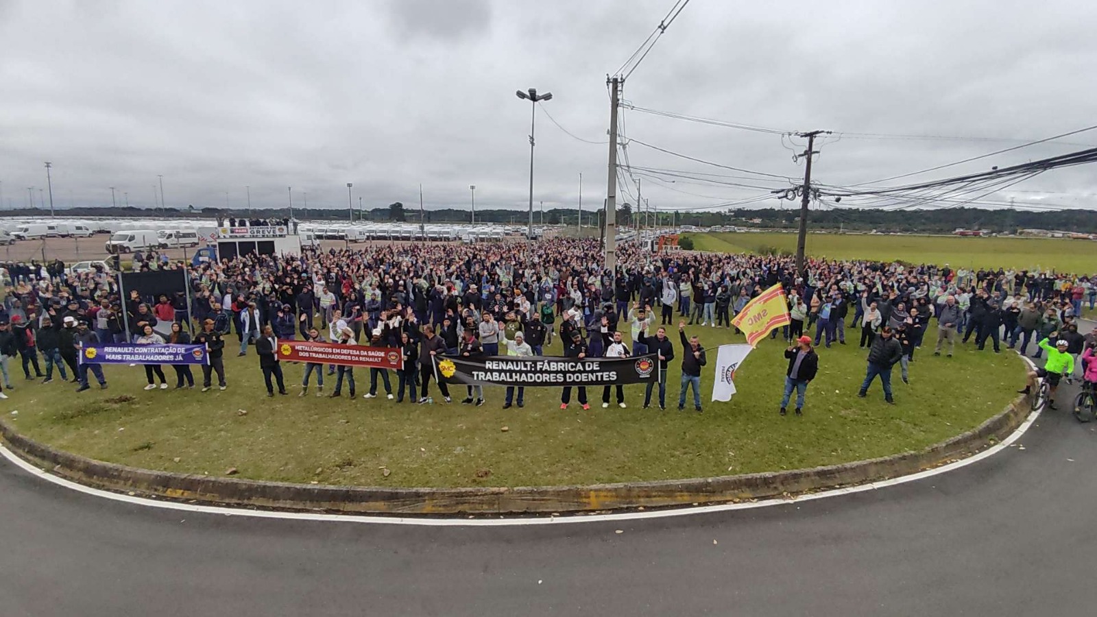 RENAULT ACATA DECISÃO DOS METALÚRGICOS E SE COMPROMETE A APRESENTAR NOVA PROPOSTA EM 72 HORAS 