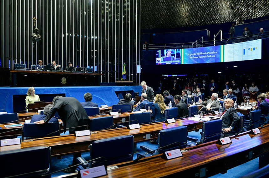 Em mais de três horas, senadores questionam presidente do BC  