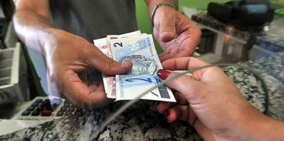 Trabalhadores começam a receber o 13º salário, consulte o dia a receber