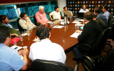 Metalúrgicos e Renault iniciam semana de negociações da Campanha Salarial 2011